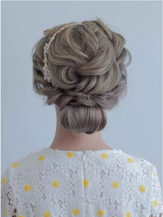 点击大图看下一张：9款森系新娘发型，仙气十足