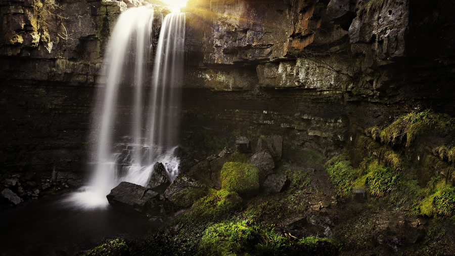 点击大图看下一张：幽静的山涧瀑布图片