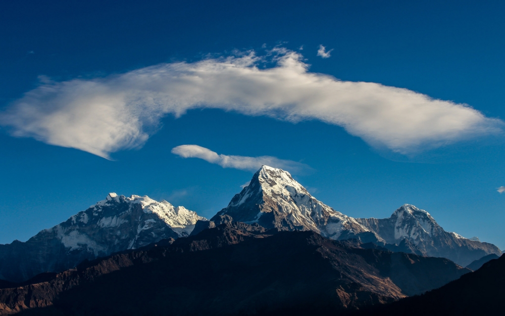 点击大图看下一张：尼泊尔雪山风光图片桌面壁纸