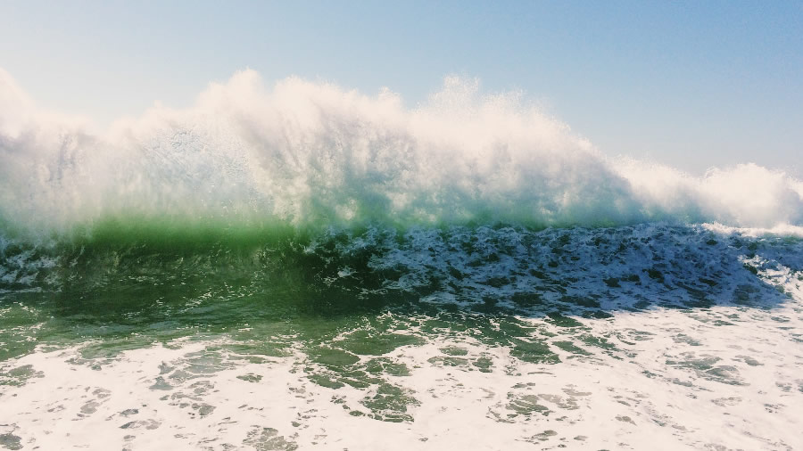 点击大图看下一张：海上的狂风巨浪图片