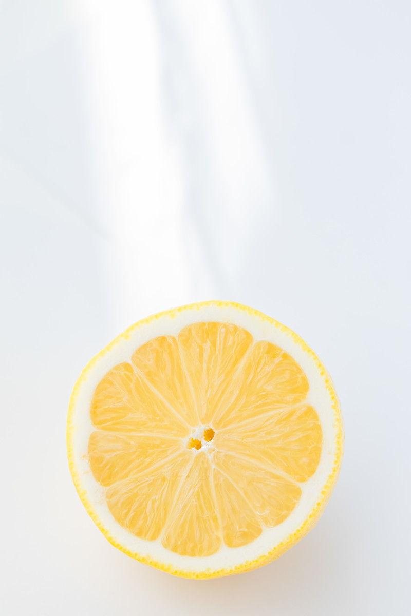 点击大图看下一张：成熟柠檬淡黄色小清新唯美图片