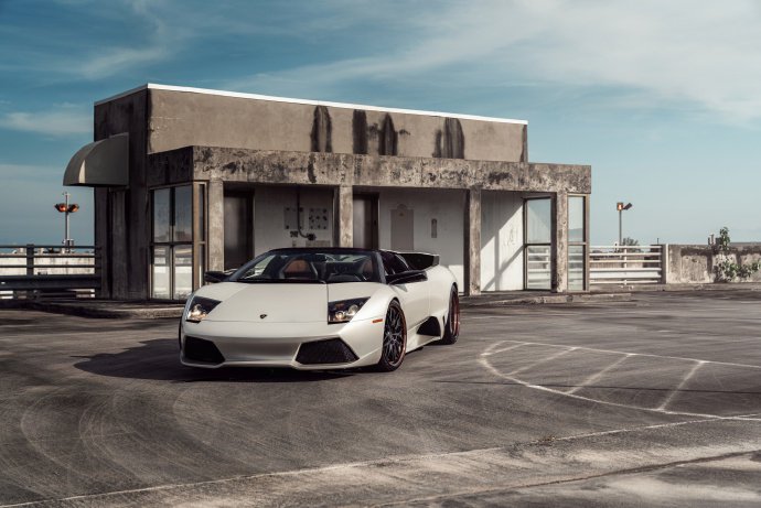 点击大图看下一张：Lamborghini Murcielago ​帅气十足