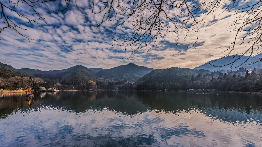 点击大图看下一张：江西庐山风景图片