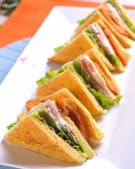 点击大图看下一张：早餐面包三明治图片