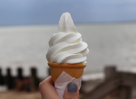口感冰凉的冰淇淋图片