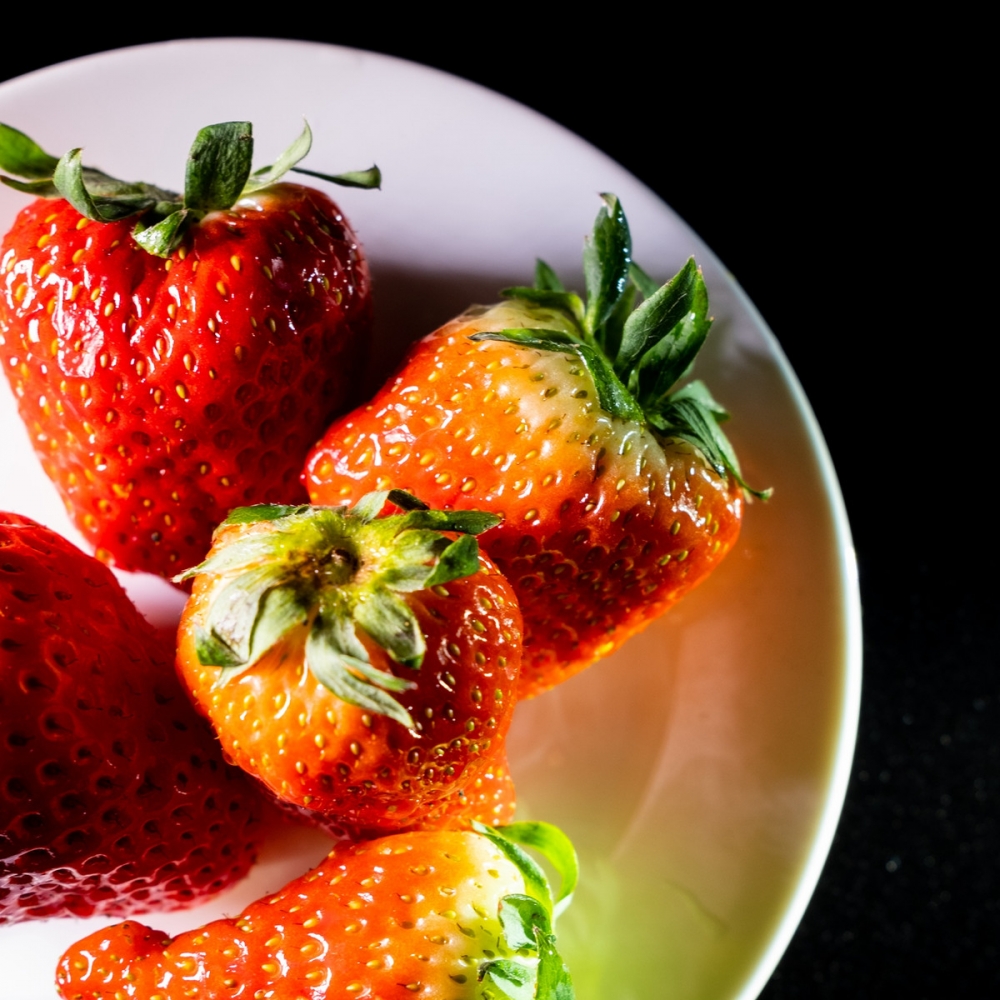 点击大图看下一张：最适合孕妇吃的冬季草莓盘装图片