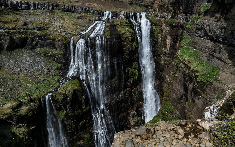 点击大图看下一张：壮观的峡谷瀑布图片
