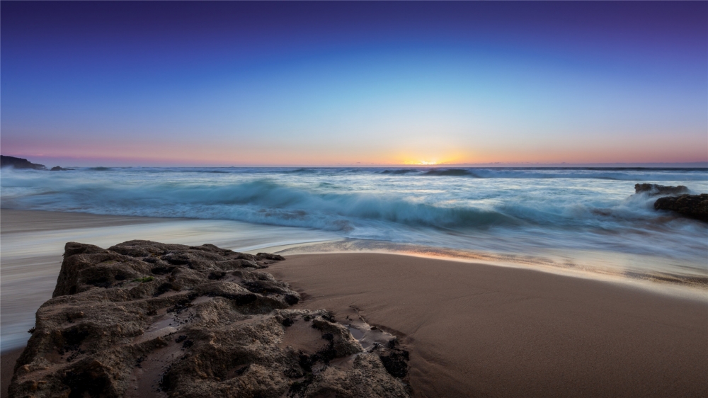 点击大图看下一张：唯美海浪风景高清桌面壁纸