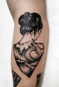 创意妖娆美女背后的浪花纹身图案