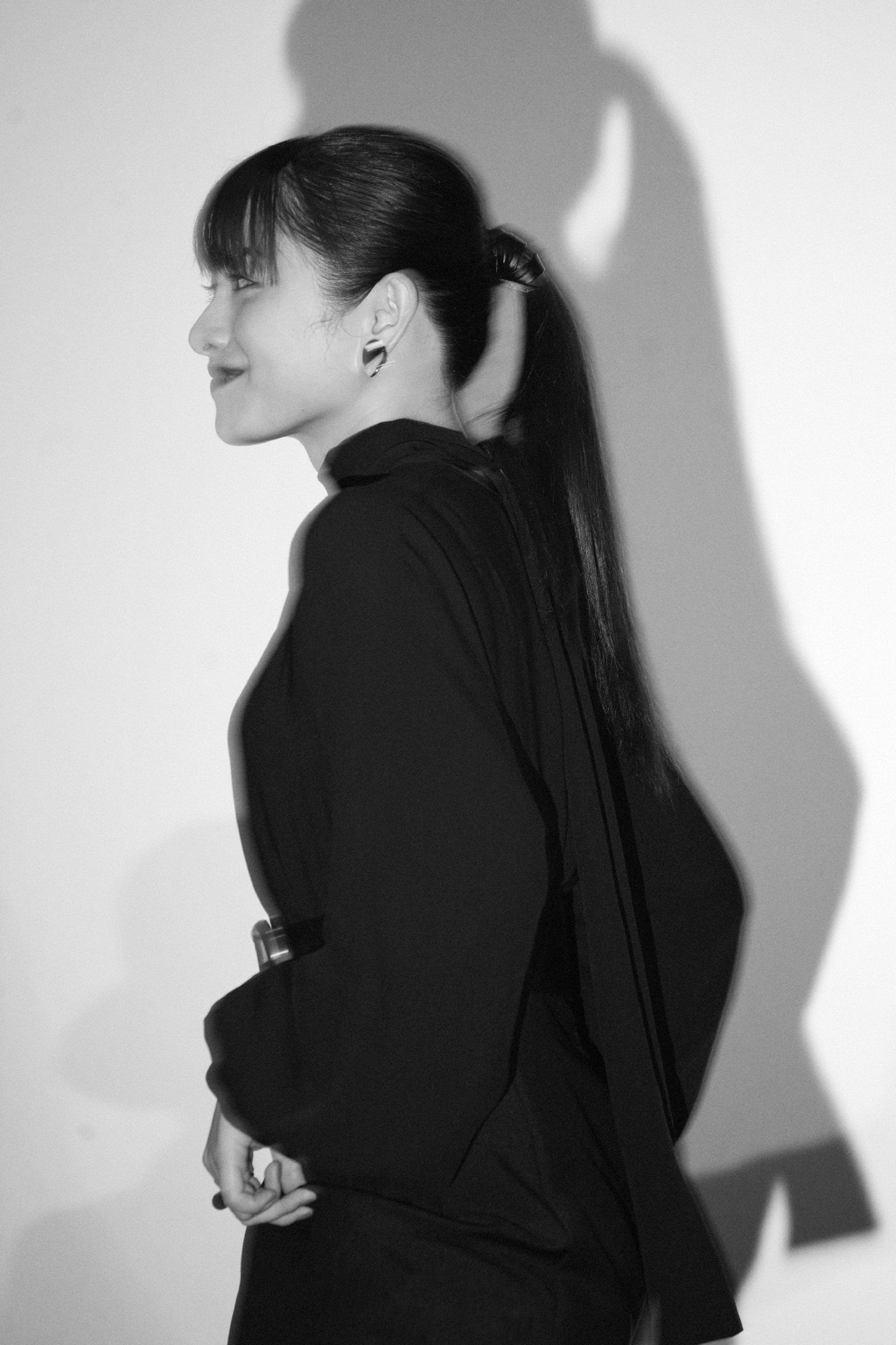 点击大图看下一张：石原里美全黑礼服东京电影节图片