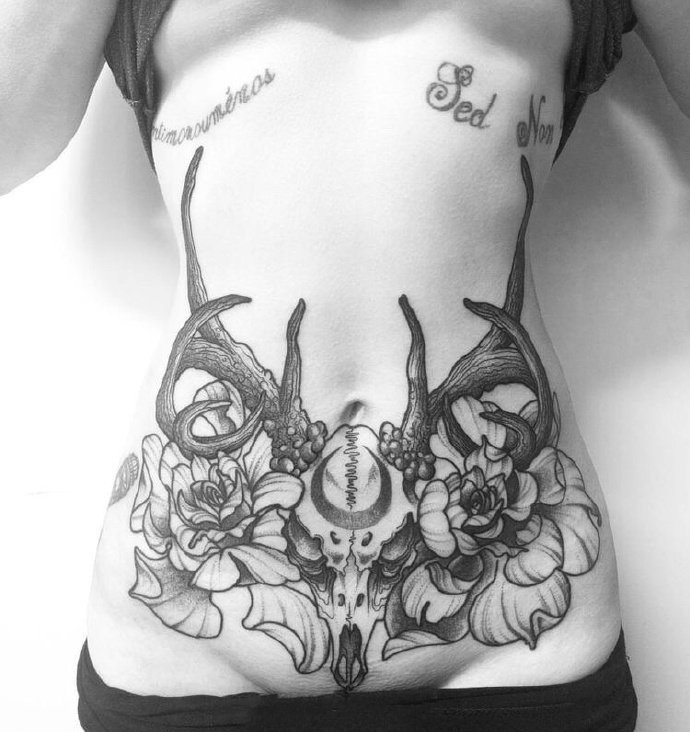 点击大图看下一张：性感tattoo girl的9款漂亮纹身作品图片