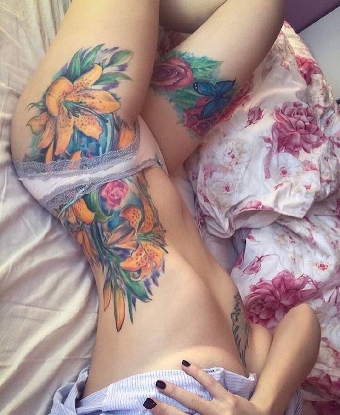 点击大图看下一张：性感tattoo girl的9款漂亮纹身作品图片