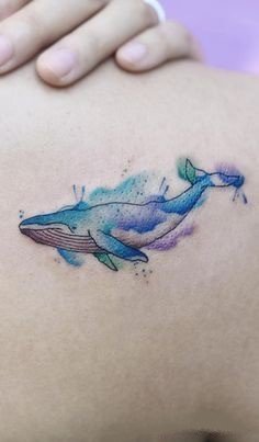点击大图看下一张：各风格的一组创意鲸鱼纹身图片