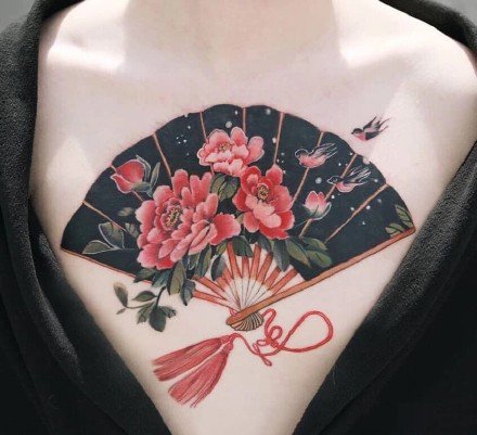 点击大图看下一张：折扇纹身 传统扇子主题的9款纹身图片
