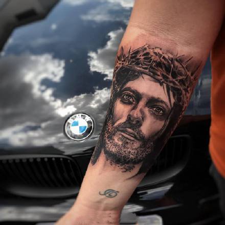 点击大图看下一张：18款欧美基督教耶稣的写实纹身图案