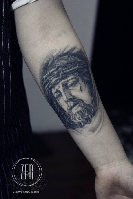 点击大图看下一张：18款欧美基督教耶稣的写实纹身图案