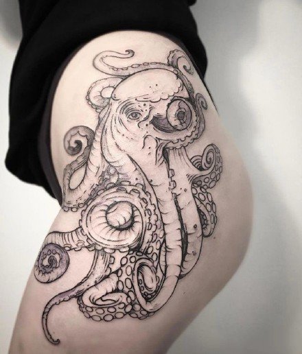 点击大图看下一张：大腿上写实逼真的几款大章鱼纹身图片