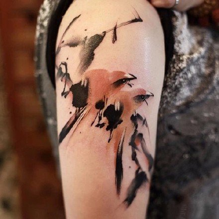 点击大图看下一张：水墨中国风的一组小鸟纹身图片
