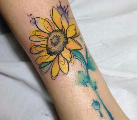 点击大图看下一张：向阳花纹身 一组向日葵主题的花朵纹身图片