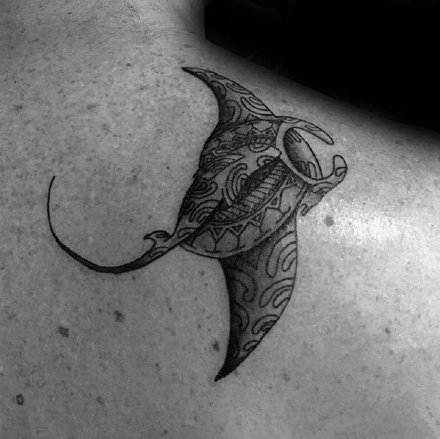点击大图看下一张：蝠鲼纹身 9款大海里的魔鬼鱼蝠鲼纹身图片