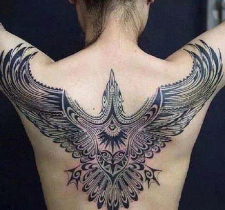 点击大图看下一张：女生背部纹身 9款女性的大幅背部纹身作品欣赏