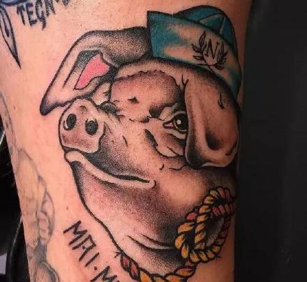 点击大图看下一张：小猪纹身 很可爱的一组小猪题材的纹身图案