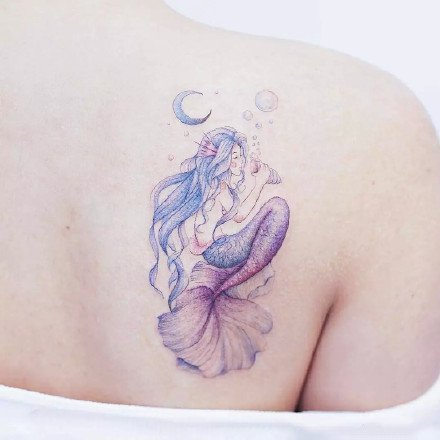 点击大图看下一张：16款好看的美人鱼主题纹身图片