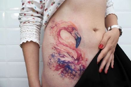 点击大图看下一张：15款火烈鸟主题的纹身图案作品