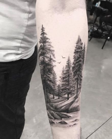 点击大图看下一张：黑色包臂的一组森林纹身作品图片