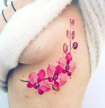 点击大图看下一张：兰花纹身 花中四君子之一的兰花纹身图案