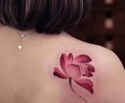 点击大图看下一张：莲花纹身 好看的一组莲花主题刺青图片