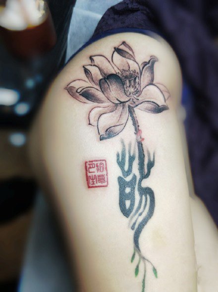 点击大图看下一张：莲花纹身 好看的一组莲花主题刺青图片