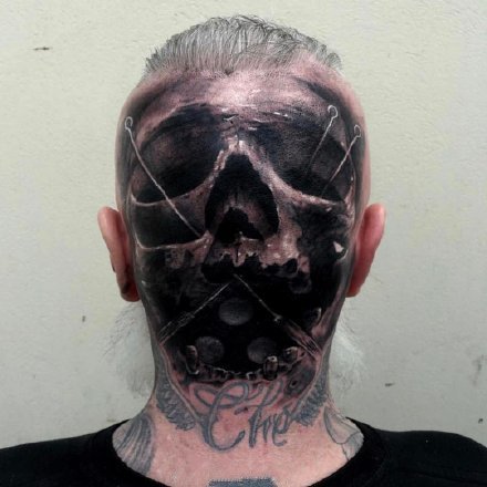 点击大图看下一张：头部后面位置的几款超写实黑灰纹身作品
