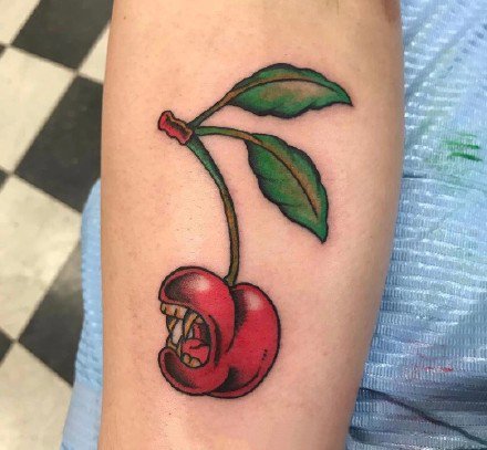 点击大图看下一张：樱桃纹身 小清新的9款红色樱桃纹身图案