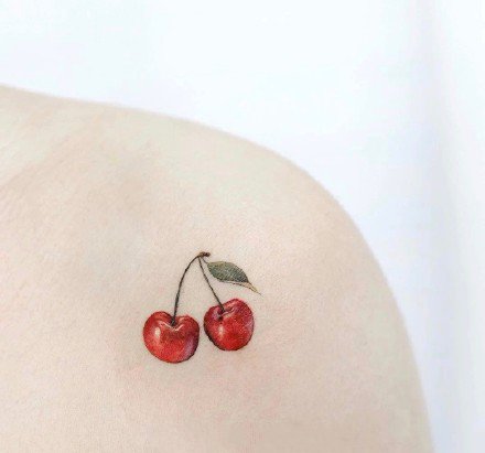 点击大图看下一张：樱桃纹身 小清新的9款红色樱桃纹身图案