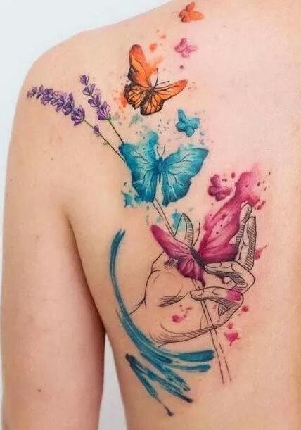 点击大图看下一张：9款小清新的水彩蝴蝶纹身图案