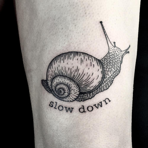 点击大图看下一张：蜗牛纹身 19款小动物蜗牛主题的纹身图案