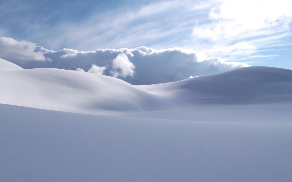 点击大图看下一张：圣洁的雪景唯美高清桌面壁纸