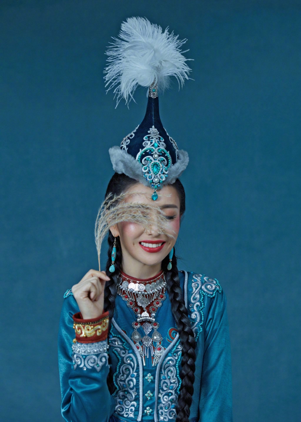 点击大图看下一张：佟丽娅民族风造型写真图片