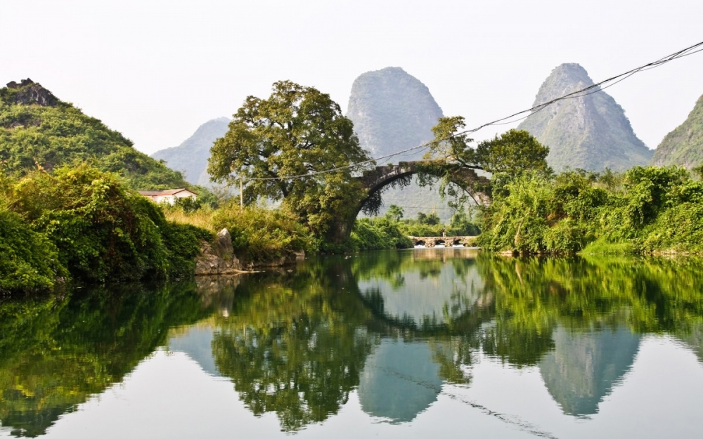 点击大图看下一张：古代桥梁小桥流水风景图片