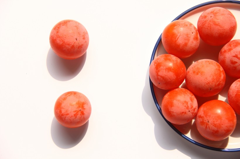 点击大图看下一张：熟透的红柿子图片_软柿子图片