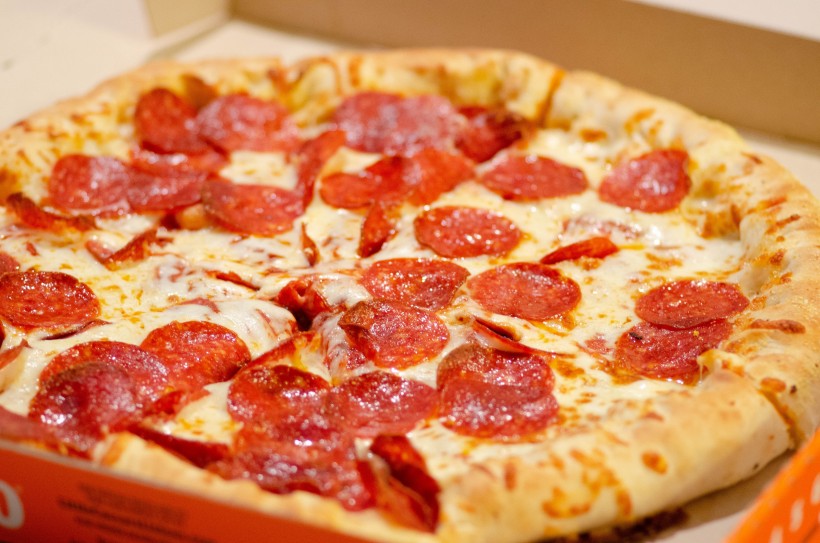点击大图看下一张：好吃的披萨饼图片