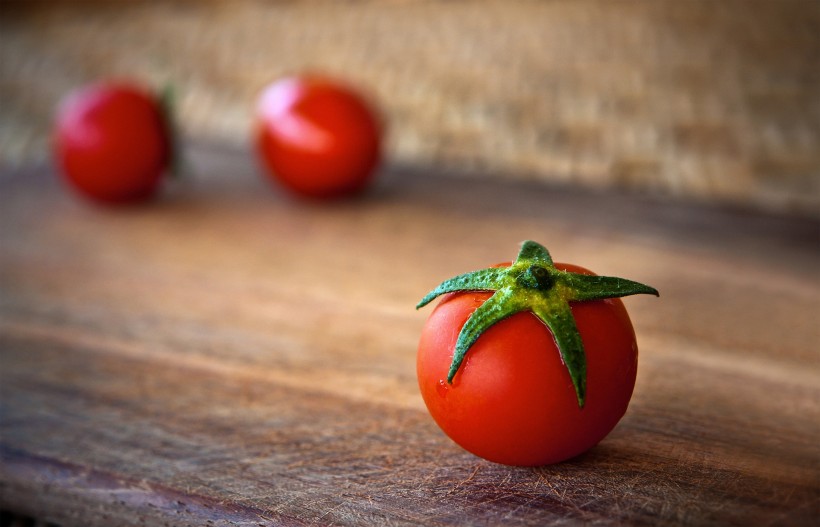 点击大图看下一张：红色的西红柿图片
