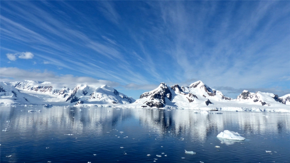 点击大图看下一张：极地冰原唯美高清桌面壁纸