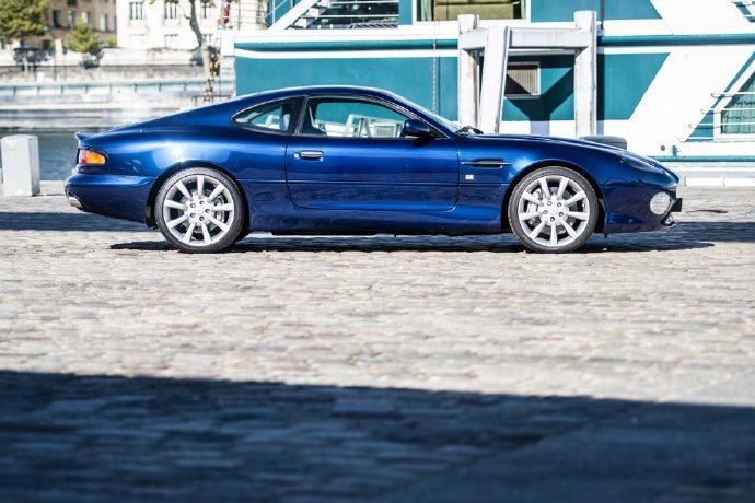点击大图看下一张：Aston Martin DB7 GT ​ 有气质