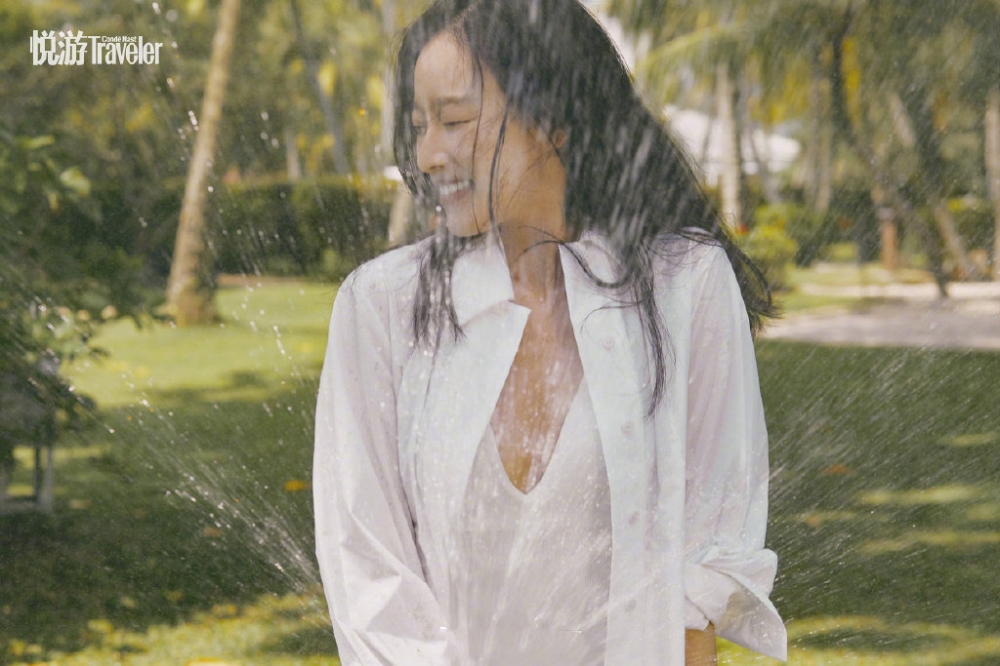 点击大图看下一张：倪妮海边戏水湿身性感写真图片