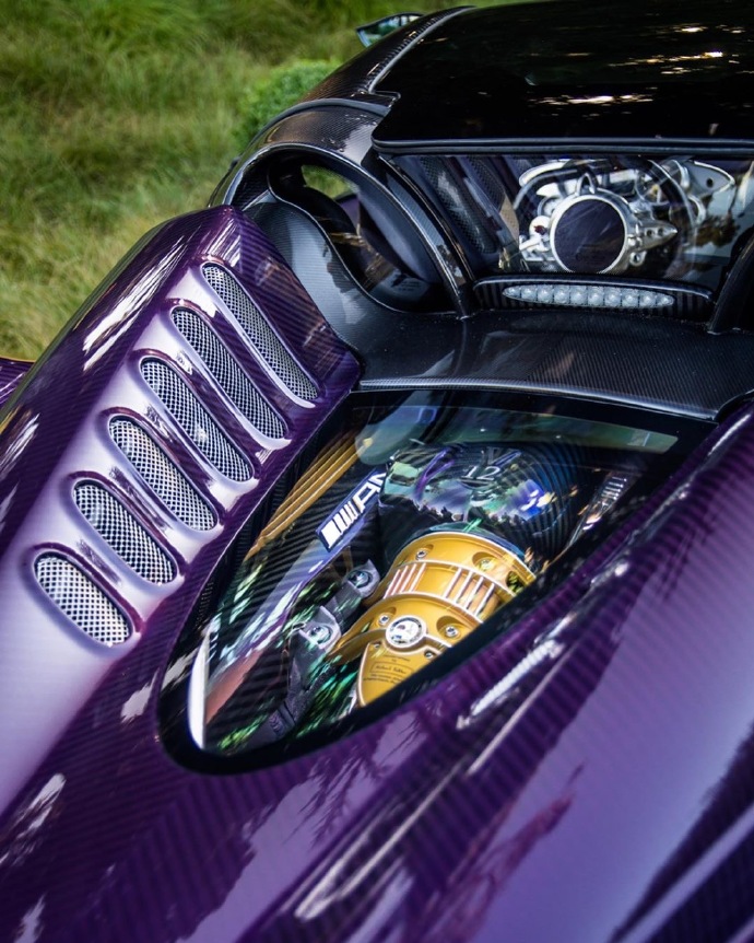 点击大图看下一张：炫酷帅气的紫色帕加尼超级跑车图片