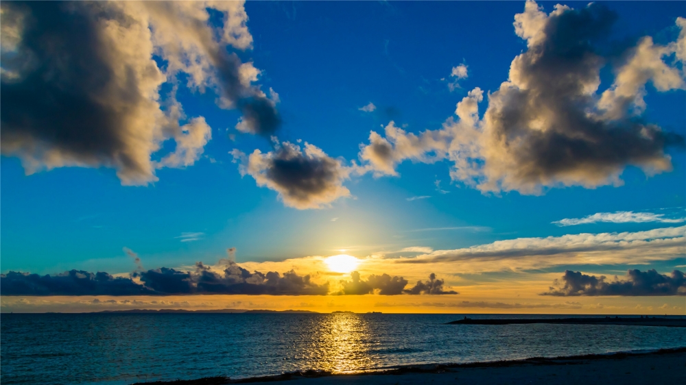 点击大图看下一张：海边落日夕阳高清桌面壁纸