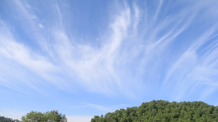 点击大图看下一张：一组蓝天白云的美景图片欣赏