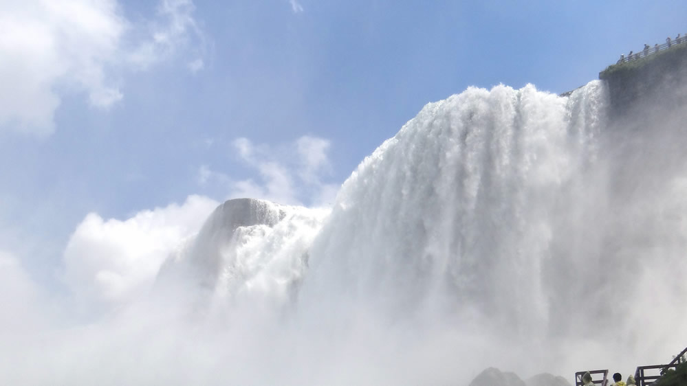 点击大图看下一张：高清壮观的瀑布图片